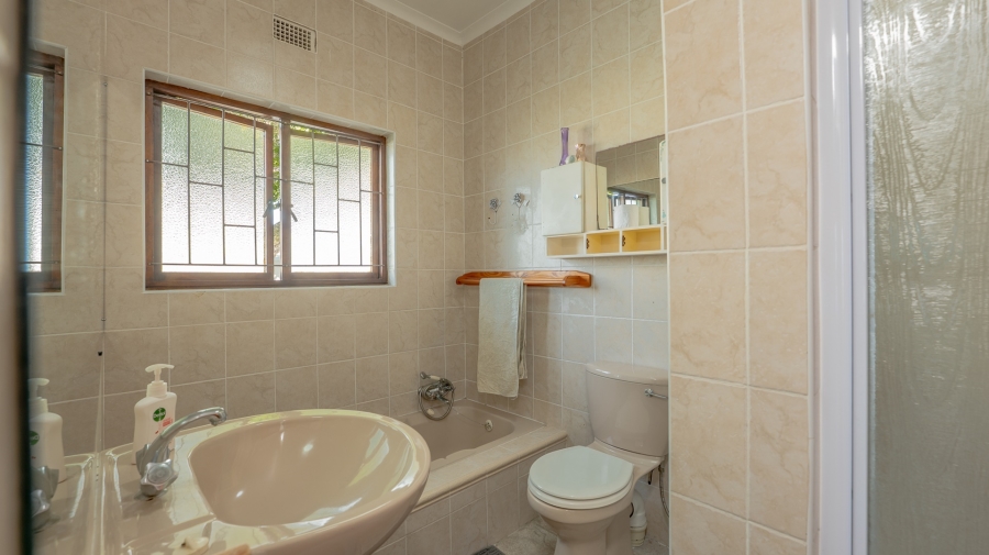 4 Bedroom Property for Sale in Struisbaai Western Cape